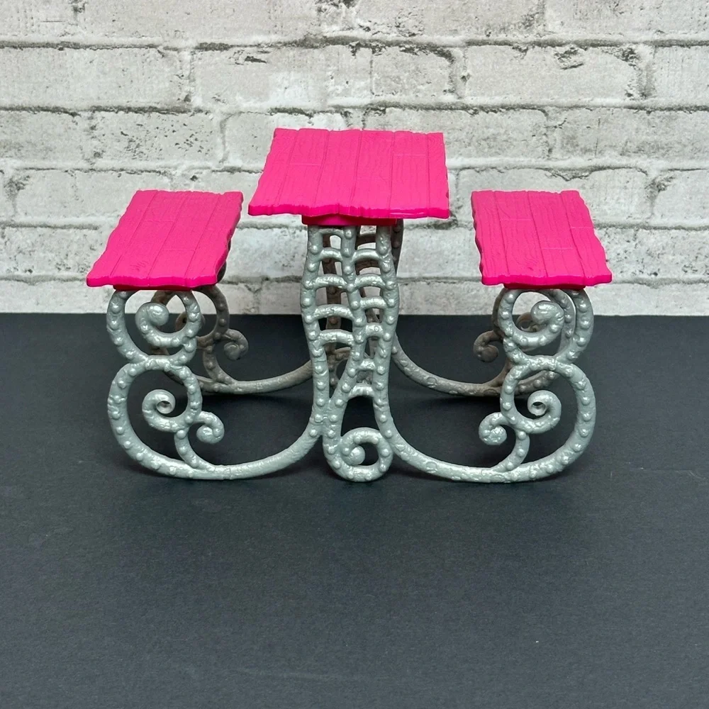 Monster High Doll Deluxe Deadluxe School Playset Picnic Table Pink Silver